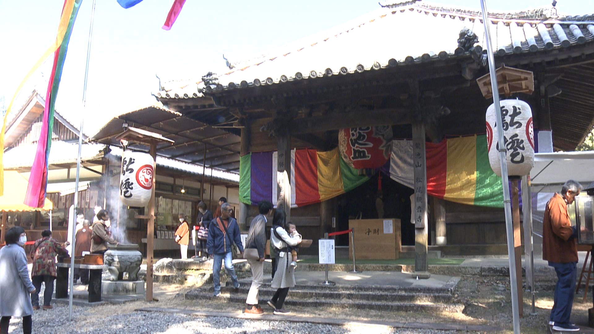 初午大祭、無病息災を祈る参拝客で賑わう！ハンカチ落とさずの祈願が続く