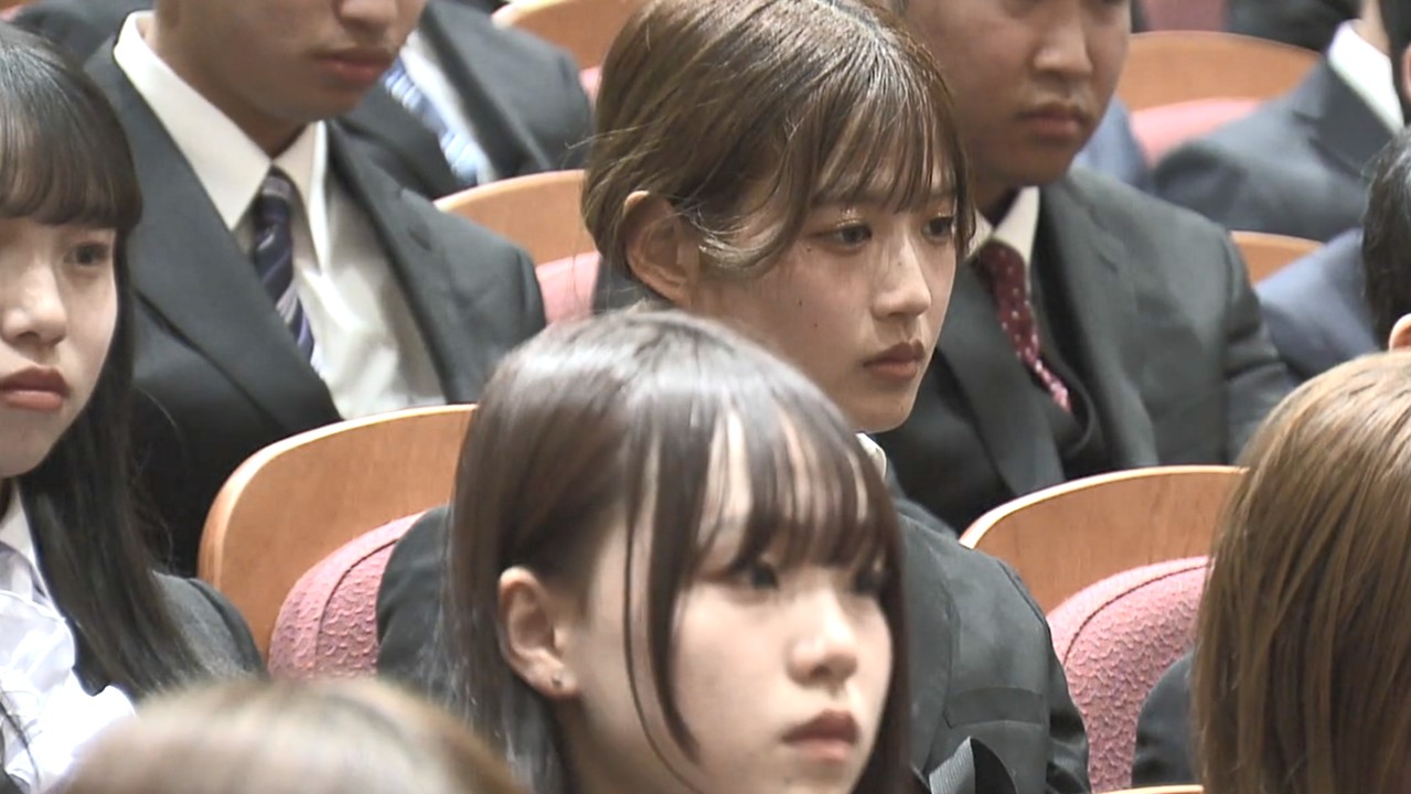 1920人新たな門出　三重大入学式