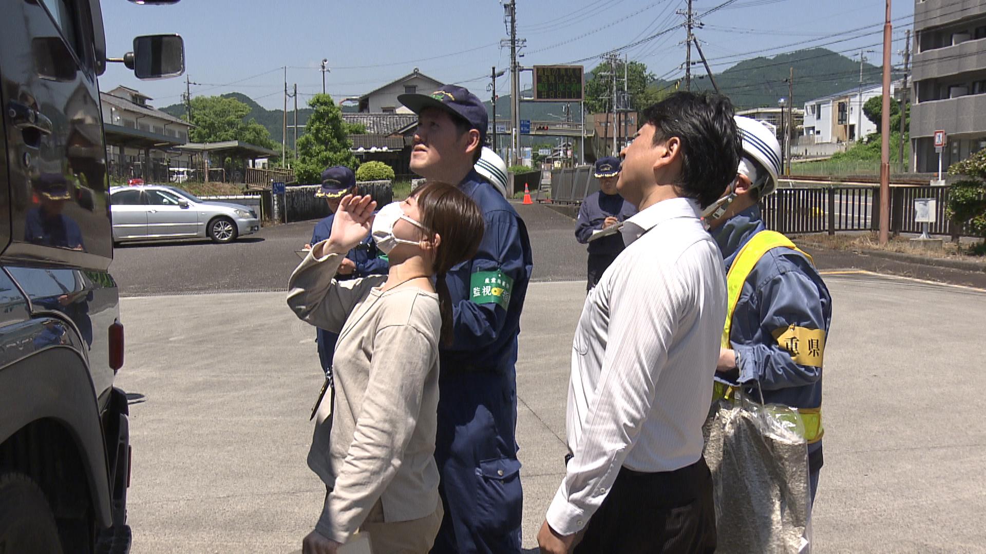 三重・滋賀の2県が合同で産廃車両を路上検査
