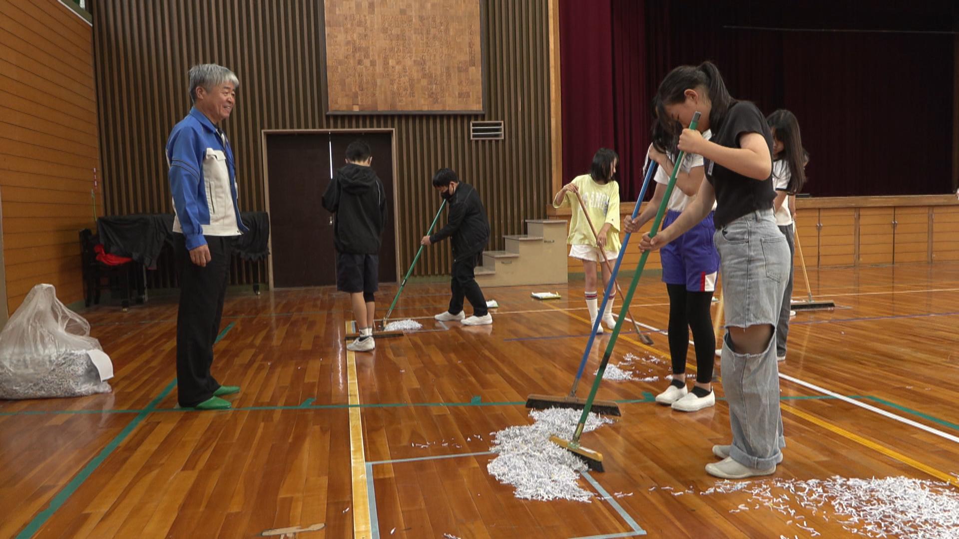 「お掃除のプロ」が小学校で出前授業