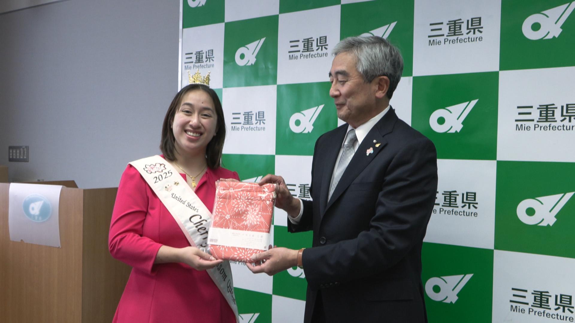 「全米さくらの女王」が副知事表敬
