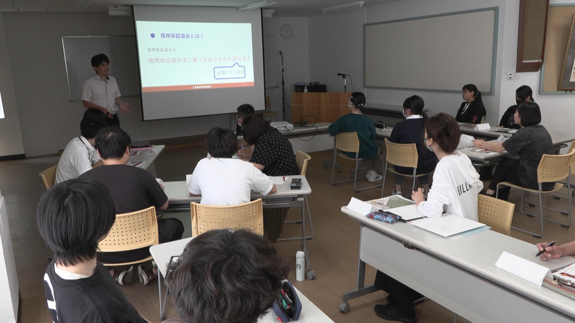 卒業後の独立を見据えて「創業セミナー」