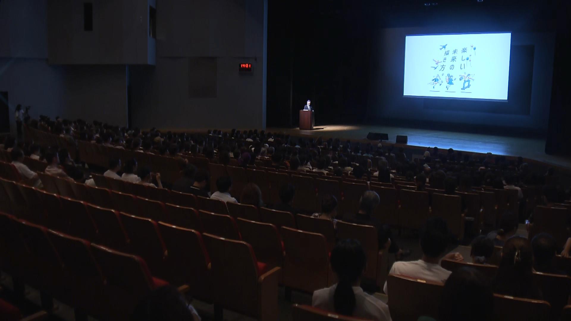 タレントの田村淳さんが「家族と話すこれからのこと」講演