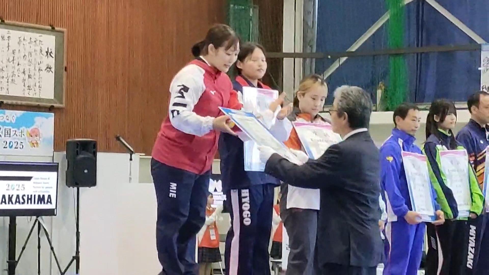 ウエイトリフティングで48年ぶり総合優勝
