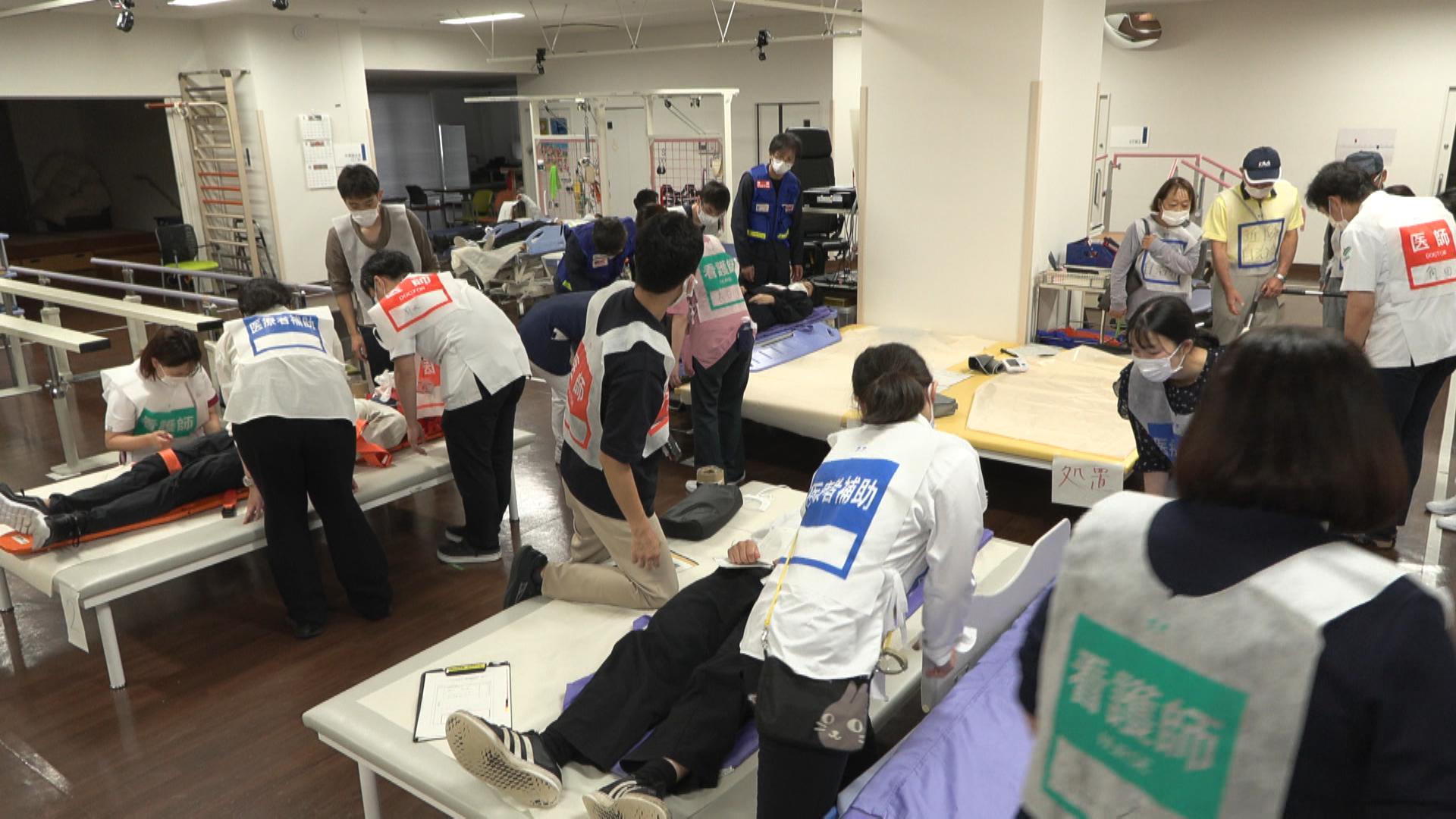治療の優先順位を判断「トリアージ」　震度6弱を想定し大規模災害訓練