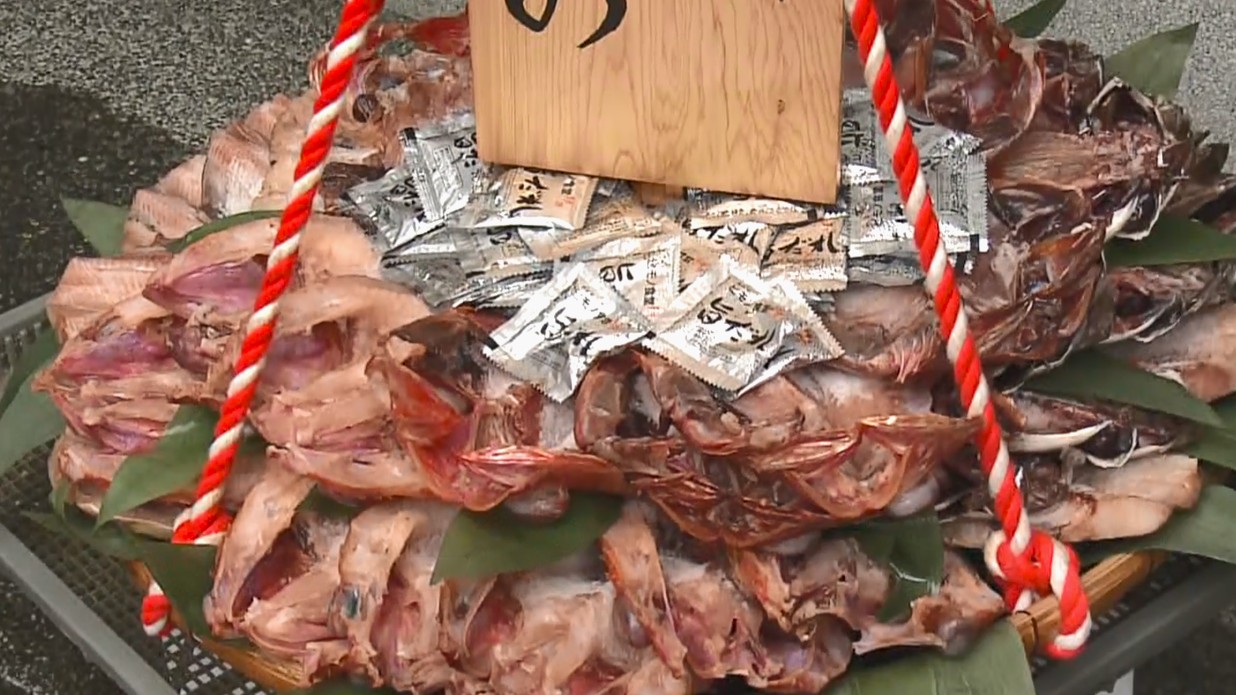 特製のタレで味付けした干物など　各社自慢の品を伊勢神宮に奉納　三重・伊勢市