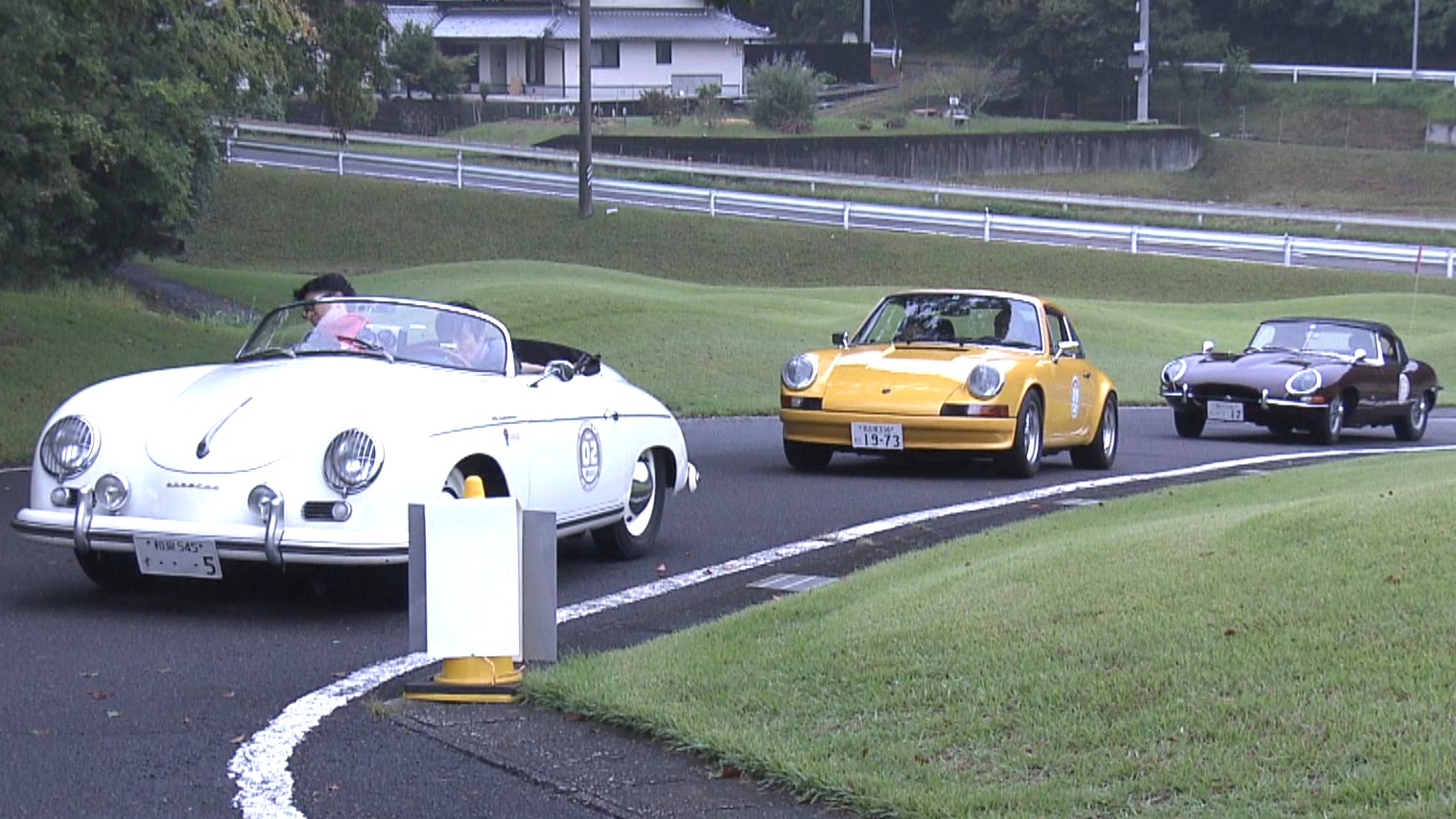 自然を満喫しながらドライブ　クラッシックカー　ラリー競技
