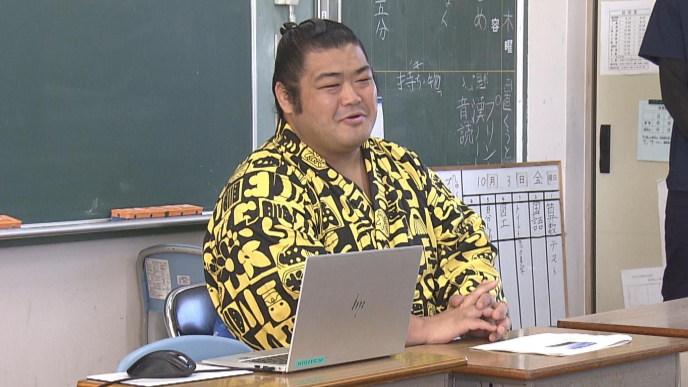 「回転すしなら100皿」　力士・志摩ノ海さんが特別授業