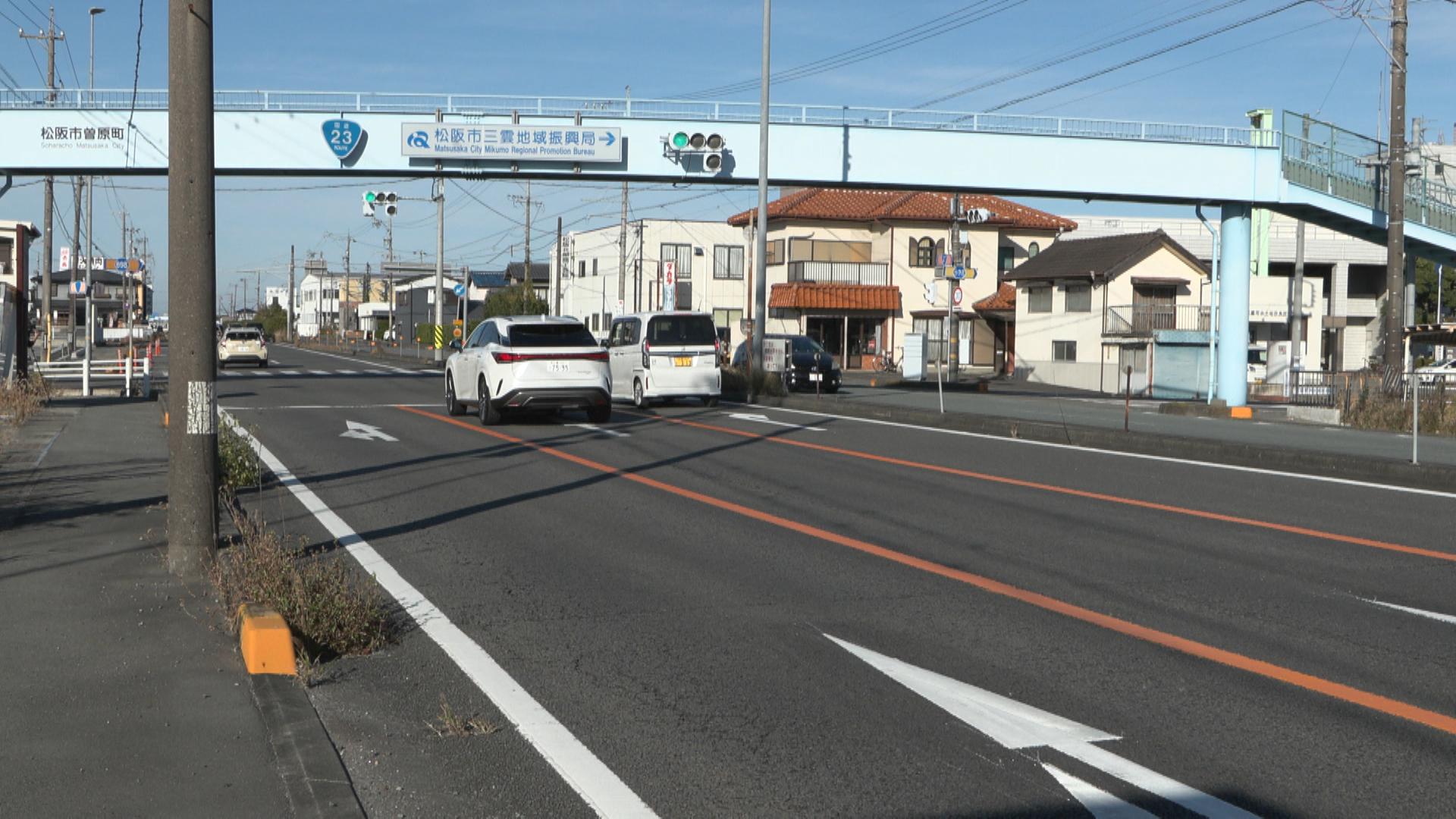 「聞こえなかった」　救急車と20代運転の軽自動車が衝突　巻き込まれた男性が軽傷