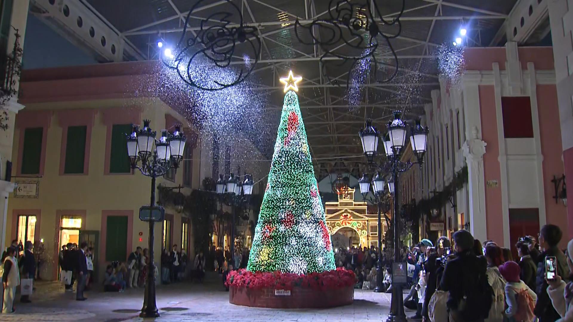 キャラクターと触れ合えるグリーティングも　「スパークリングクリスマス」始まる