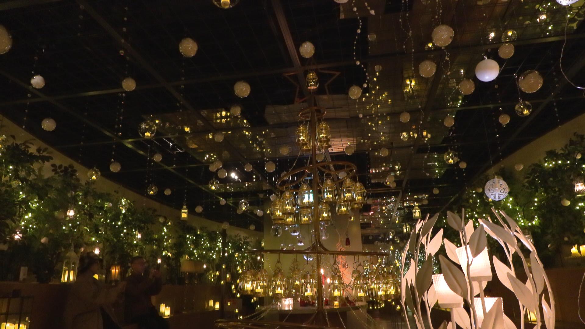 ろうそく300本がゆらめく幻想空間　カメヤマローソクタウンのクリスマスイルミネーション　三重・亀山市