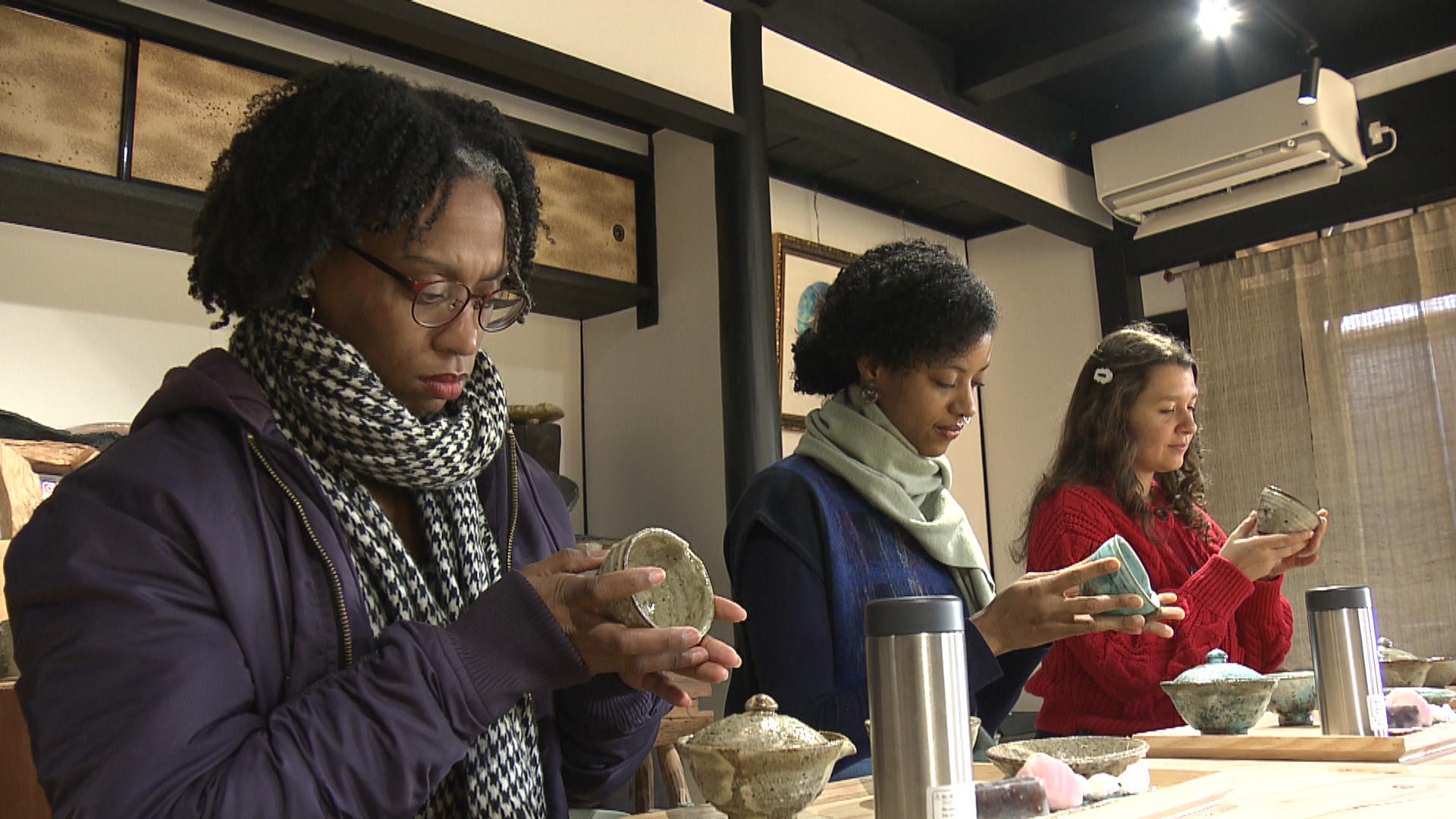 伊賀焼と日本茶で魅力発信　外国人向け体験ツアー実証実験