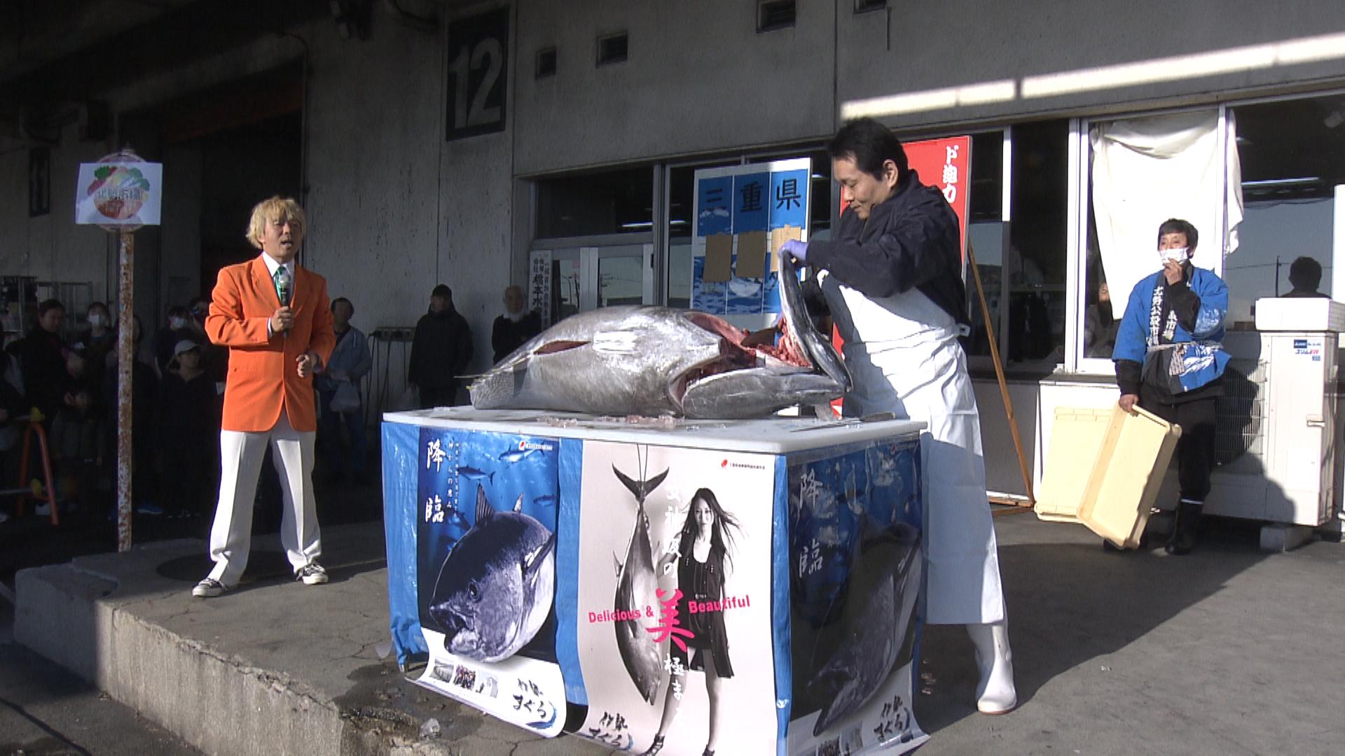 カニや伊勢エビなどを模擬セリ　年に一度の「いちばの朝市」　