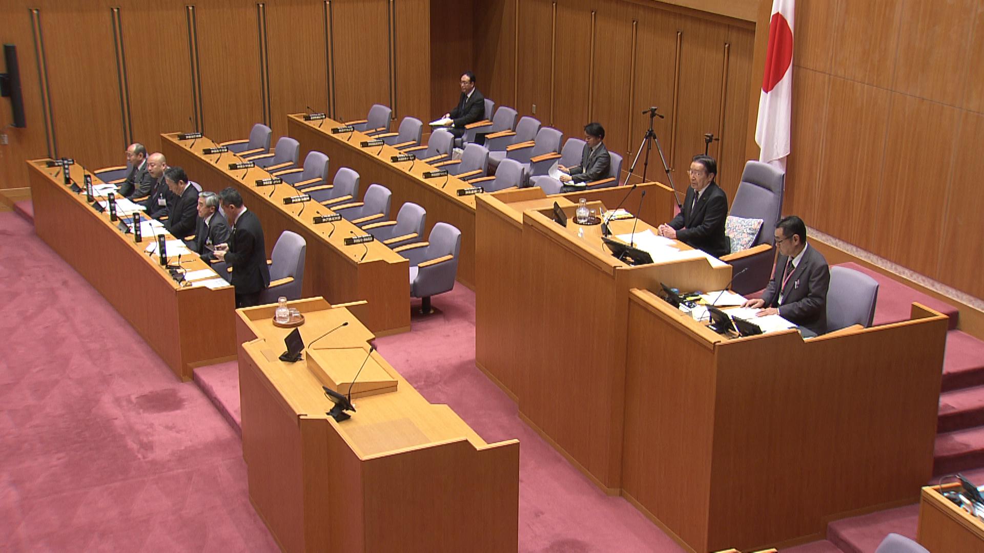 県職員の外国人採用について　県民アンケート調査で実施を議会に報告