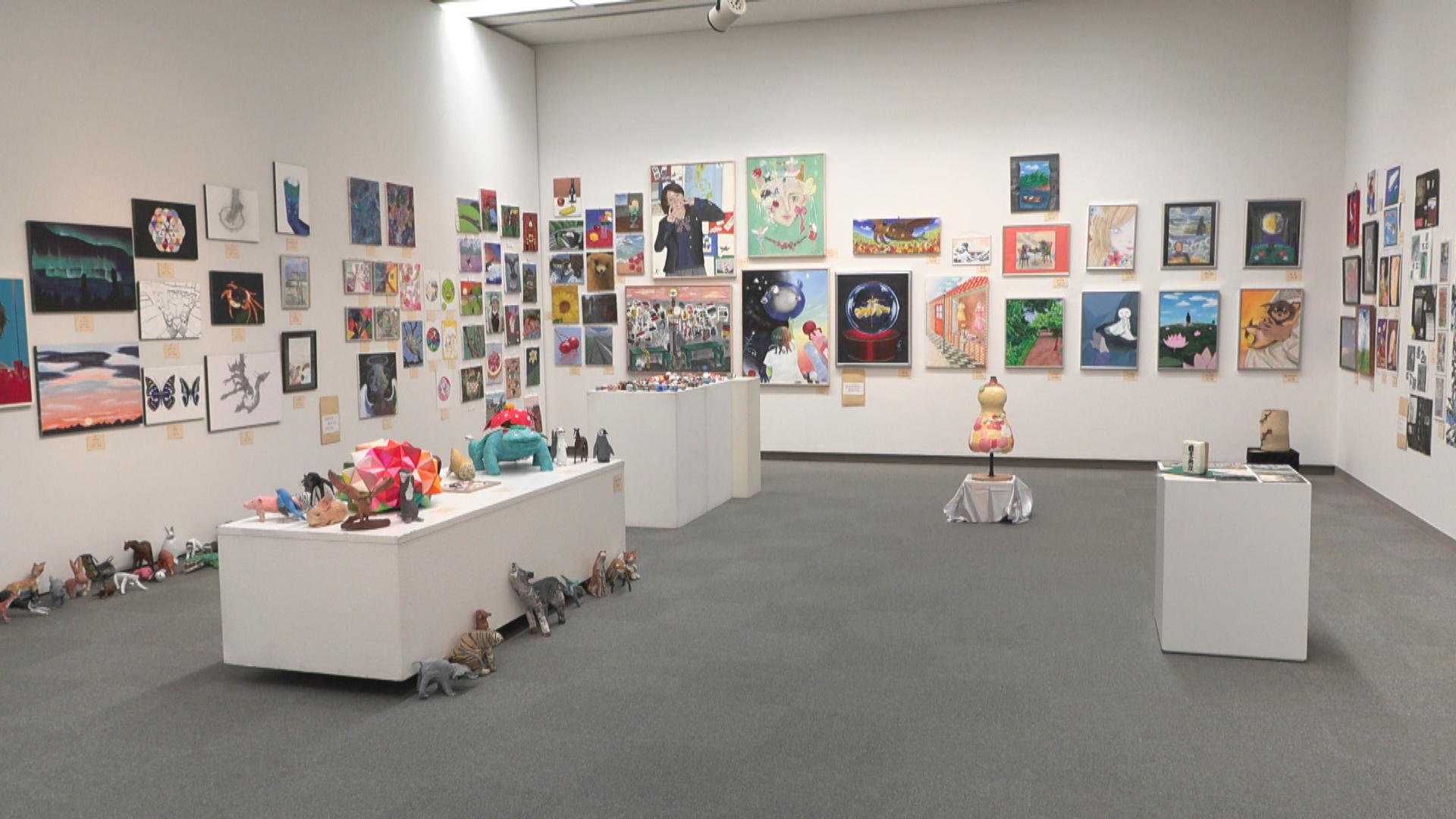 絵画や陶芸など　中高生の制作した作品集め　「私学展」18日まで