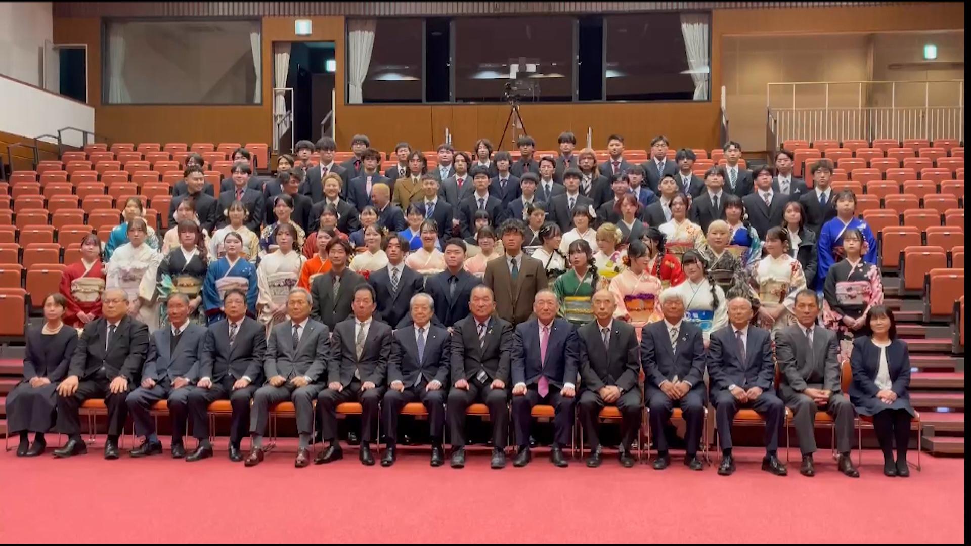 遠方から帰省　新年に二十歳を祝う　三重・熊野市など