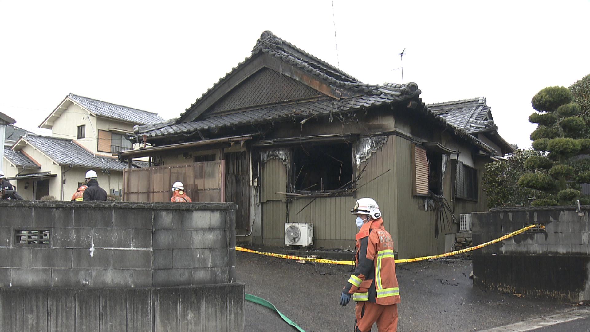 住宅火災　焼け跡から1人の遺体