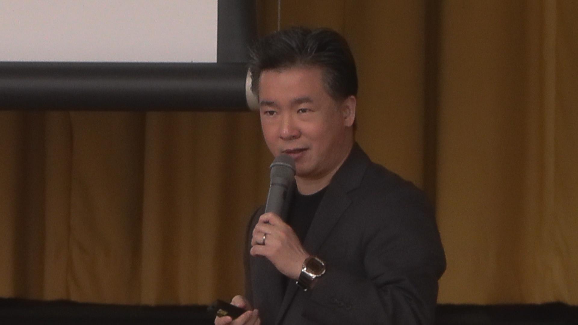 人道支援の最前線の現状語る　「国境なき医師団」事務局長が母校で講演