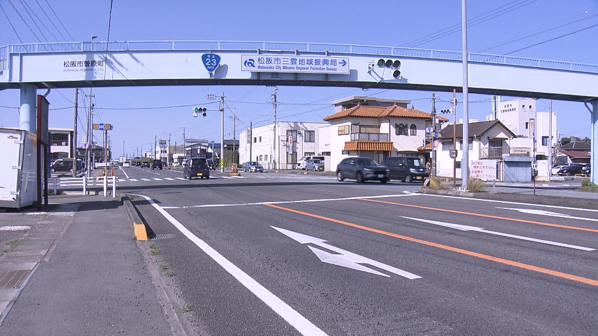 飲酒運転で赤信号を無視したか　52歳男性が死亡　22歳会社員を逮捕