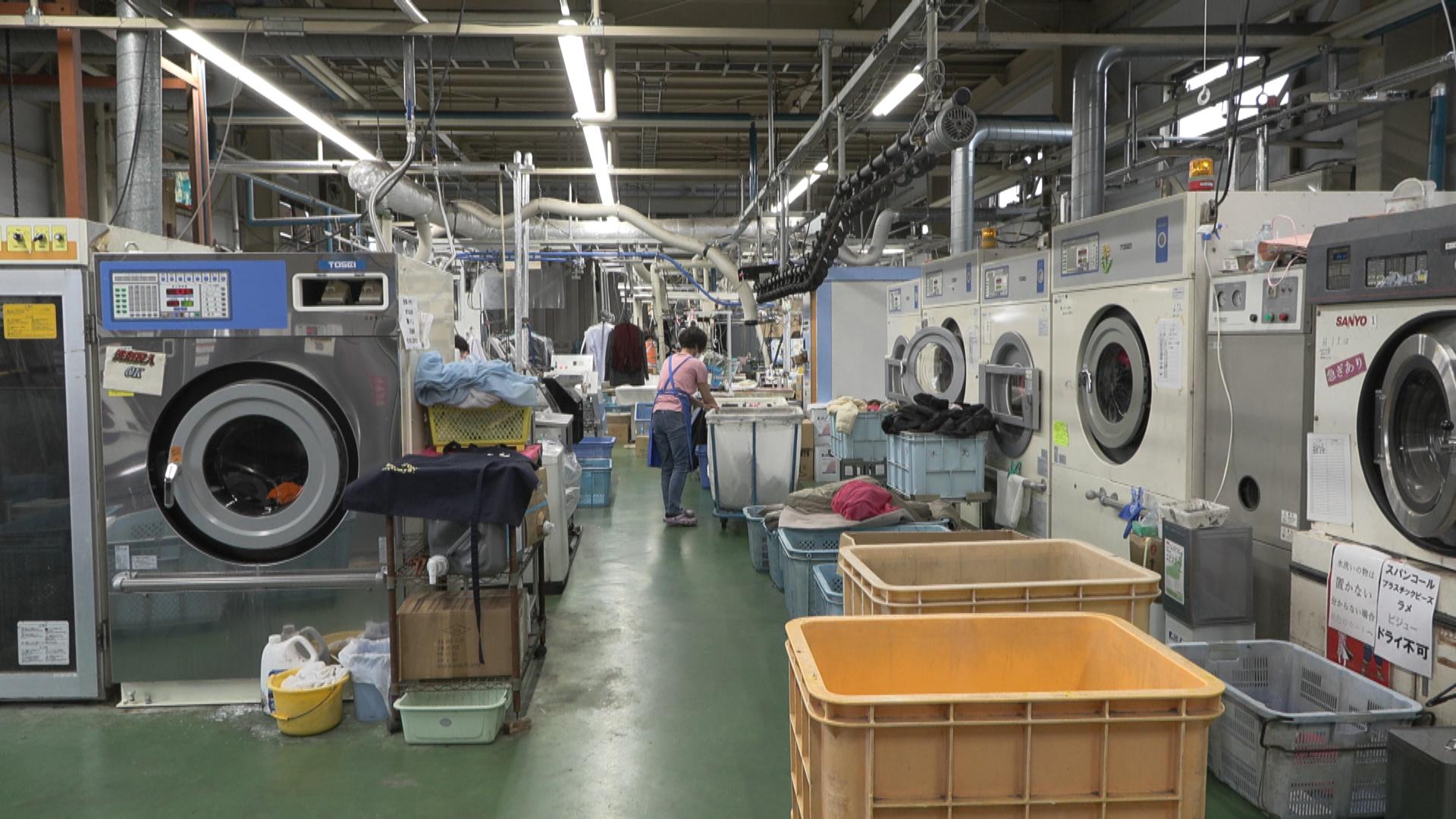 原油高、津市の物流・クリーニング現場を直撃　