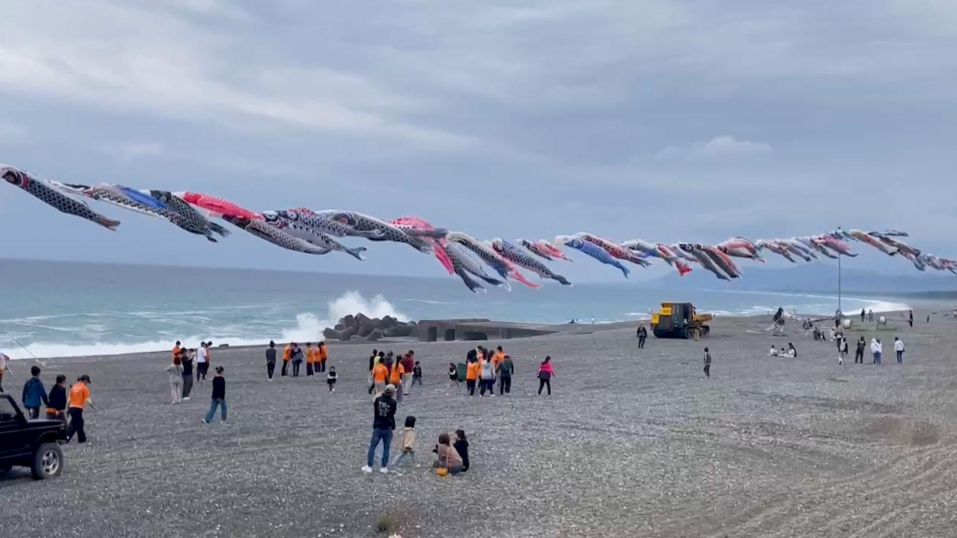 地域の思いをつなぐ空の彩り　七里御浜の鯉のぼり