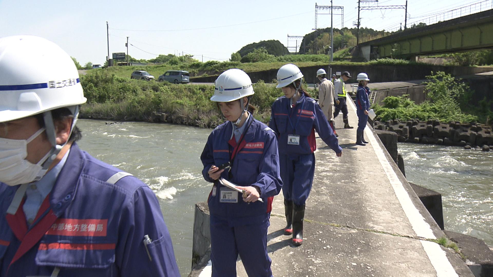 川遊びシーズン前に雲出川で安全確認