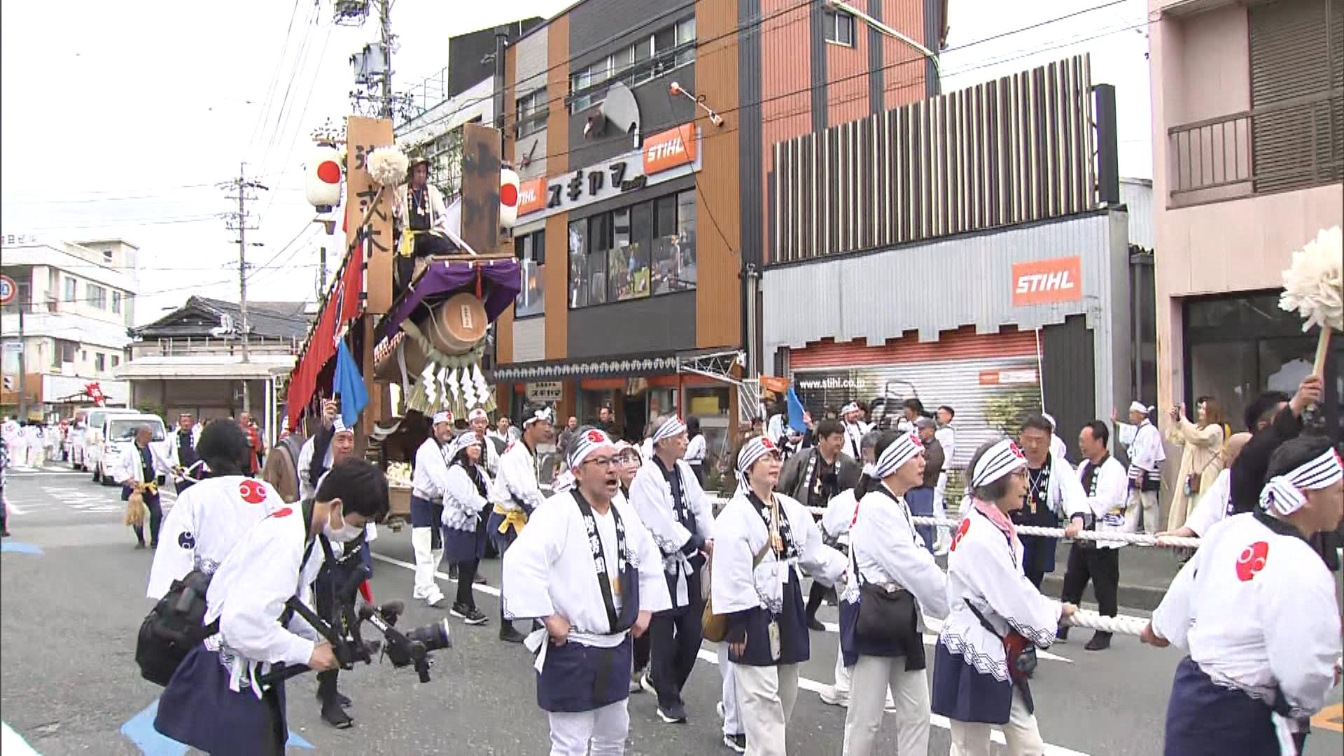 御木曳初式　外宮に御用材を運ぶ陸曳行われる