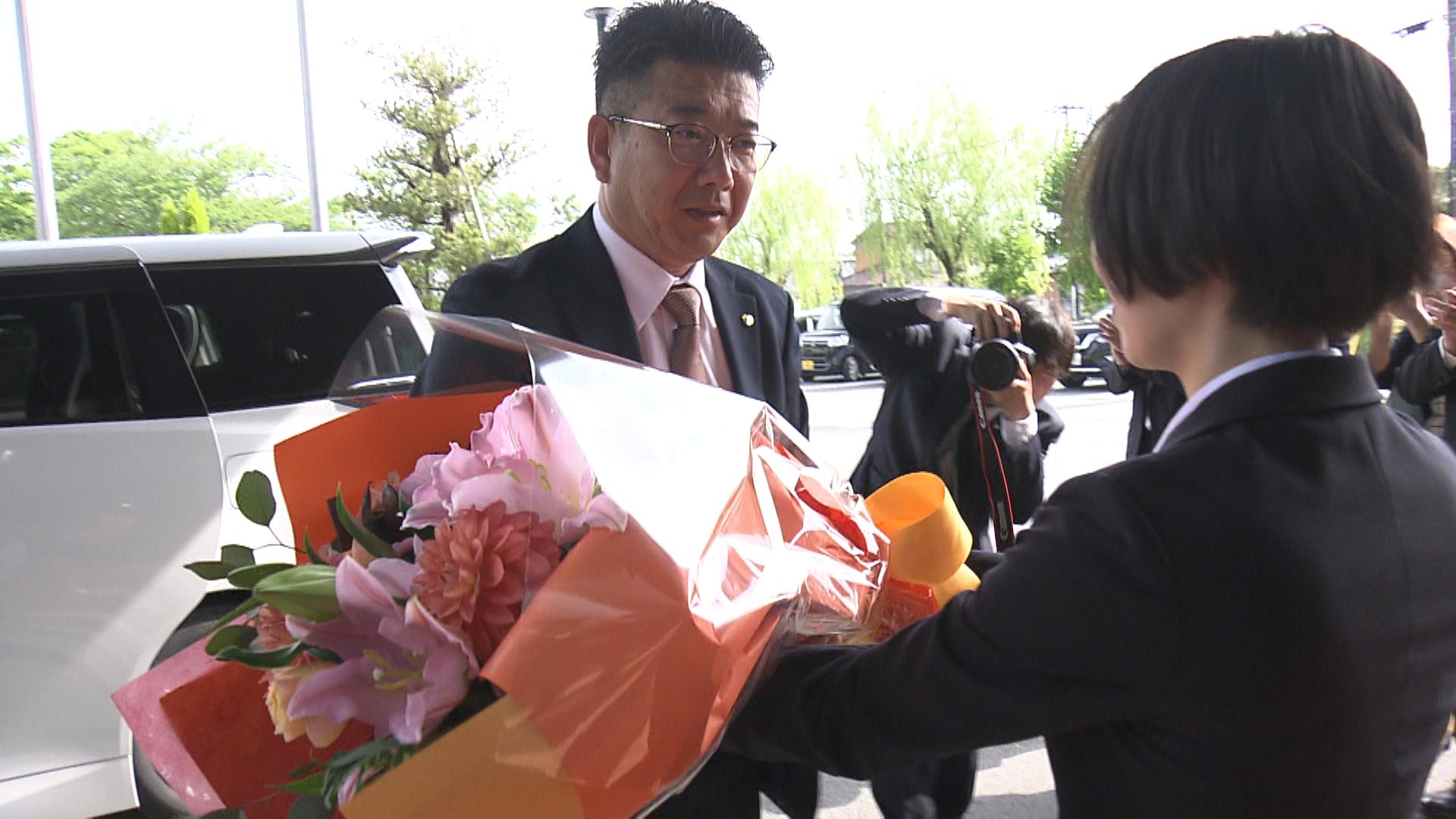 玉城町の中川新町長が初登庁　職員に訓示