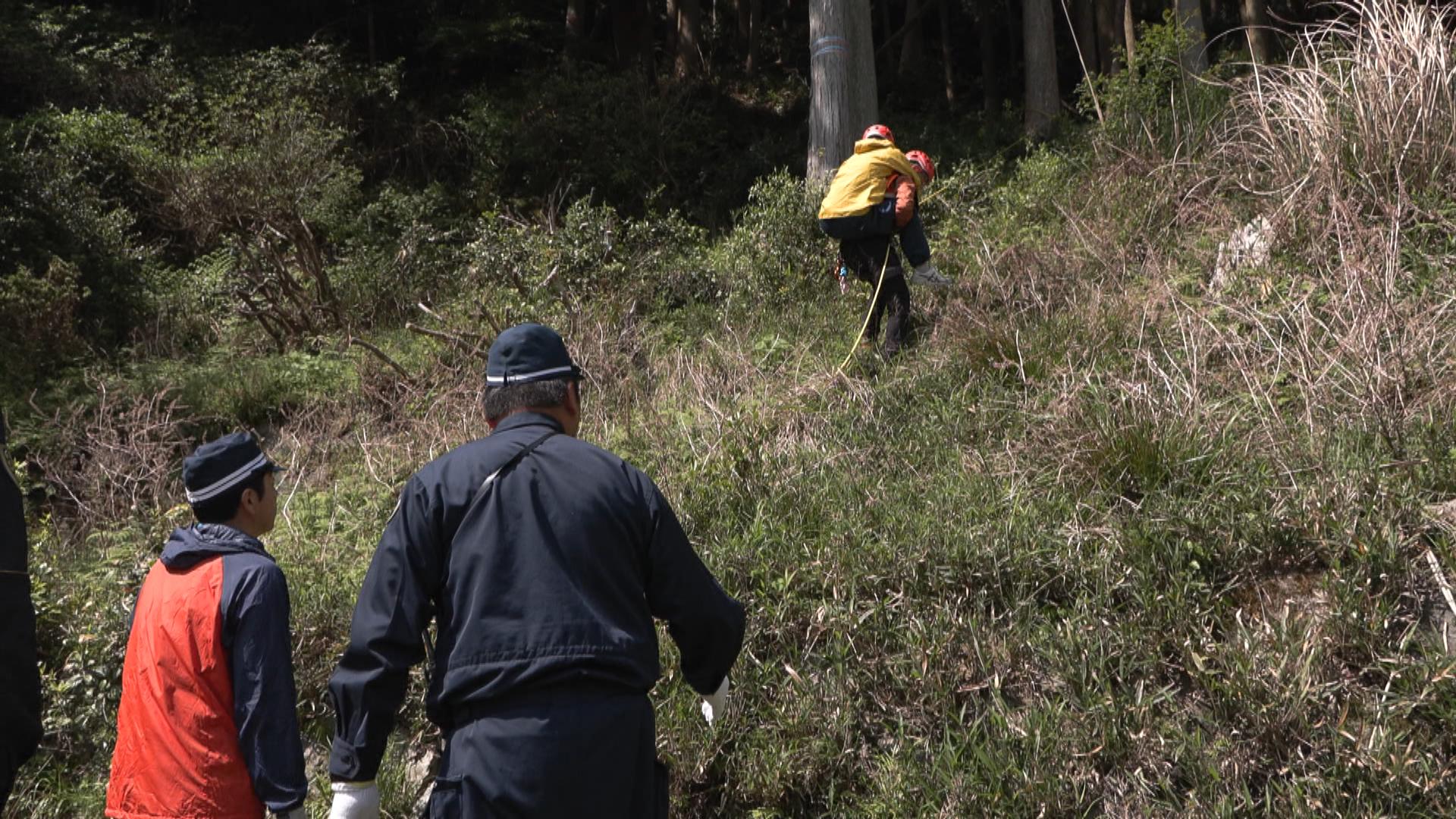 登山シーズンに備え救助訓練