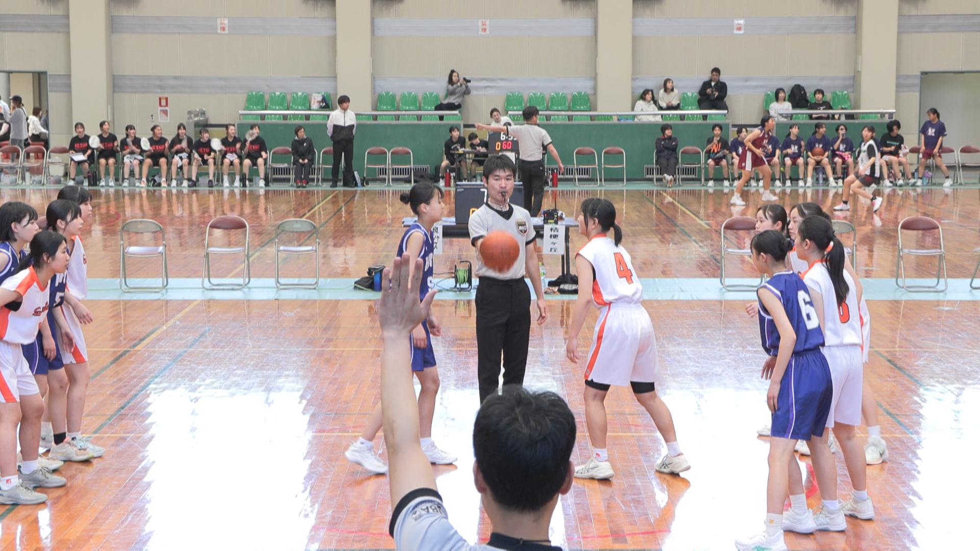 県内外の強豪集結　中学生バスケット大会で熱戦　