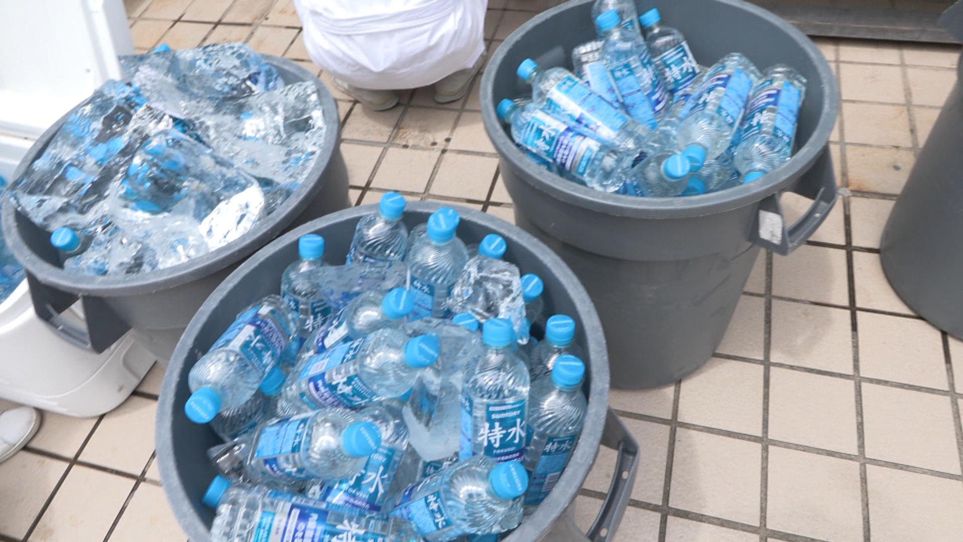 伊勢神宮式年遷宮へ　お木曳前に飲み物でおもてなし