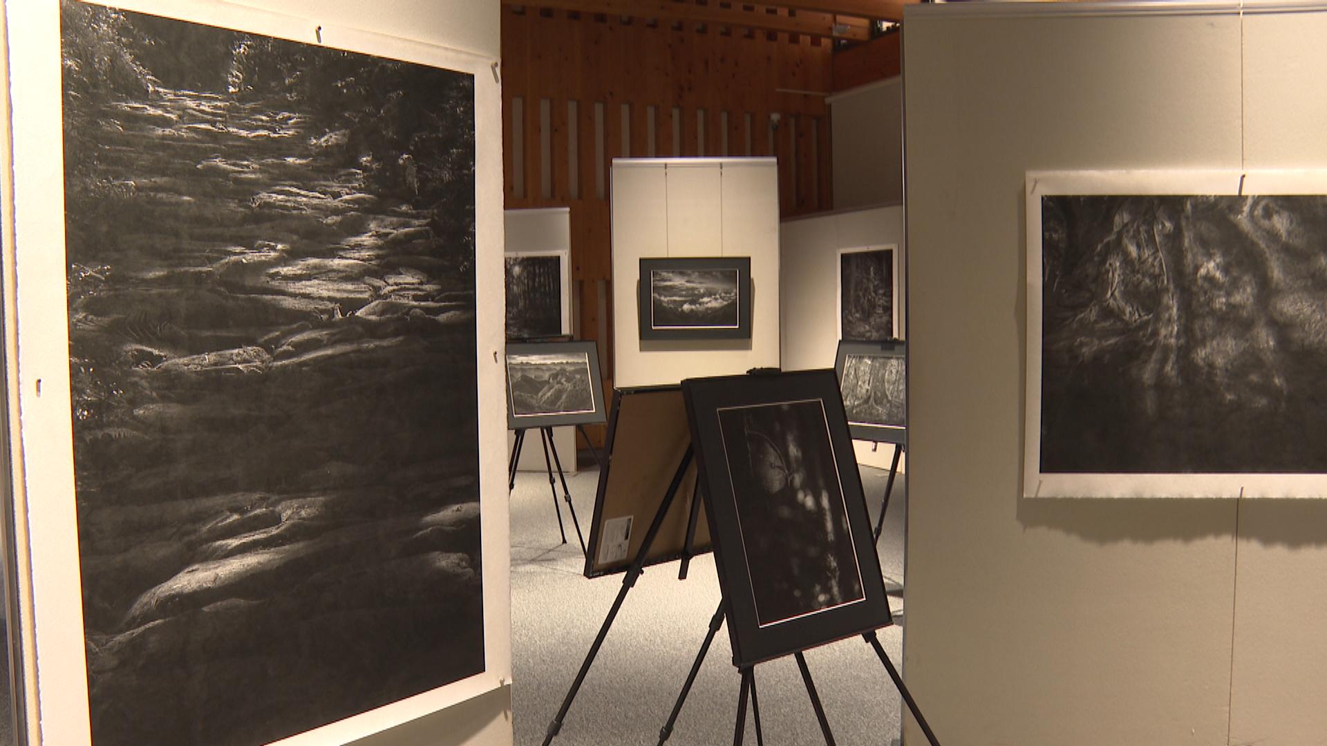 熊野古道の石畳をモノクロで刻む　尾鷲で写真展