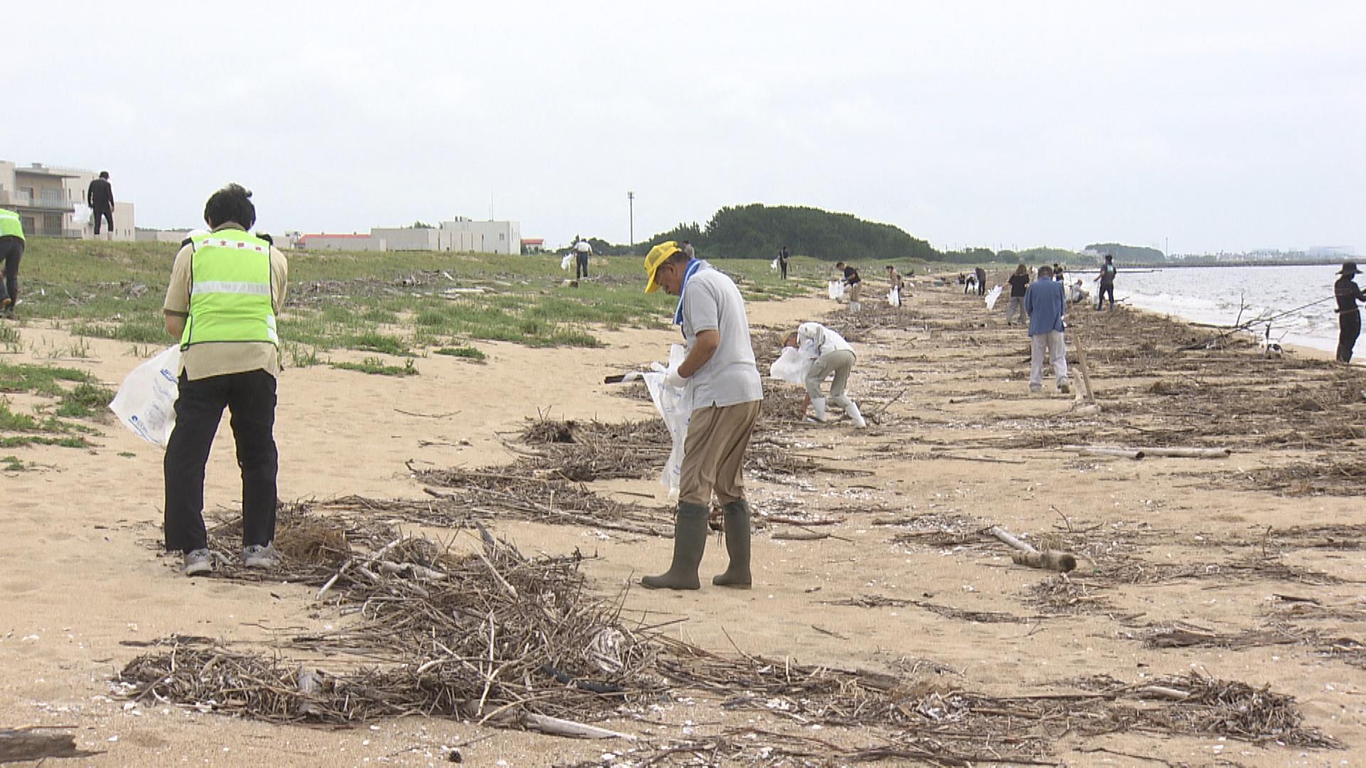 海開き前に海岸美化　白塚海岸で280人がごみ拾い