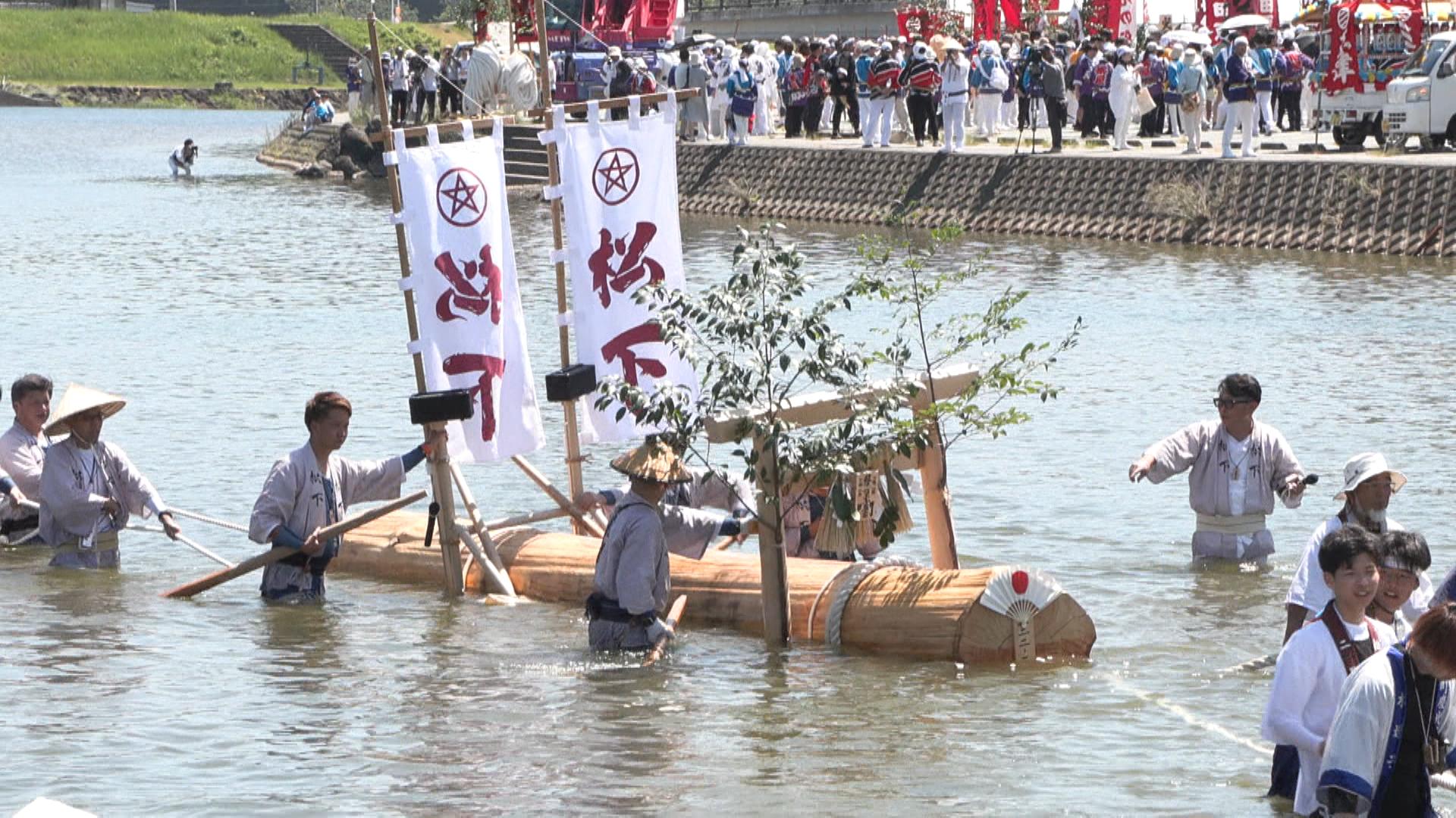 式年遷宮のお木曳行事「川曳」始まる　五十鈴川をご用材が進む