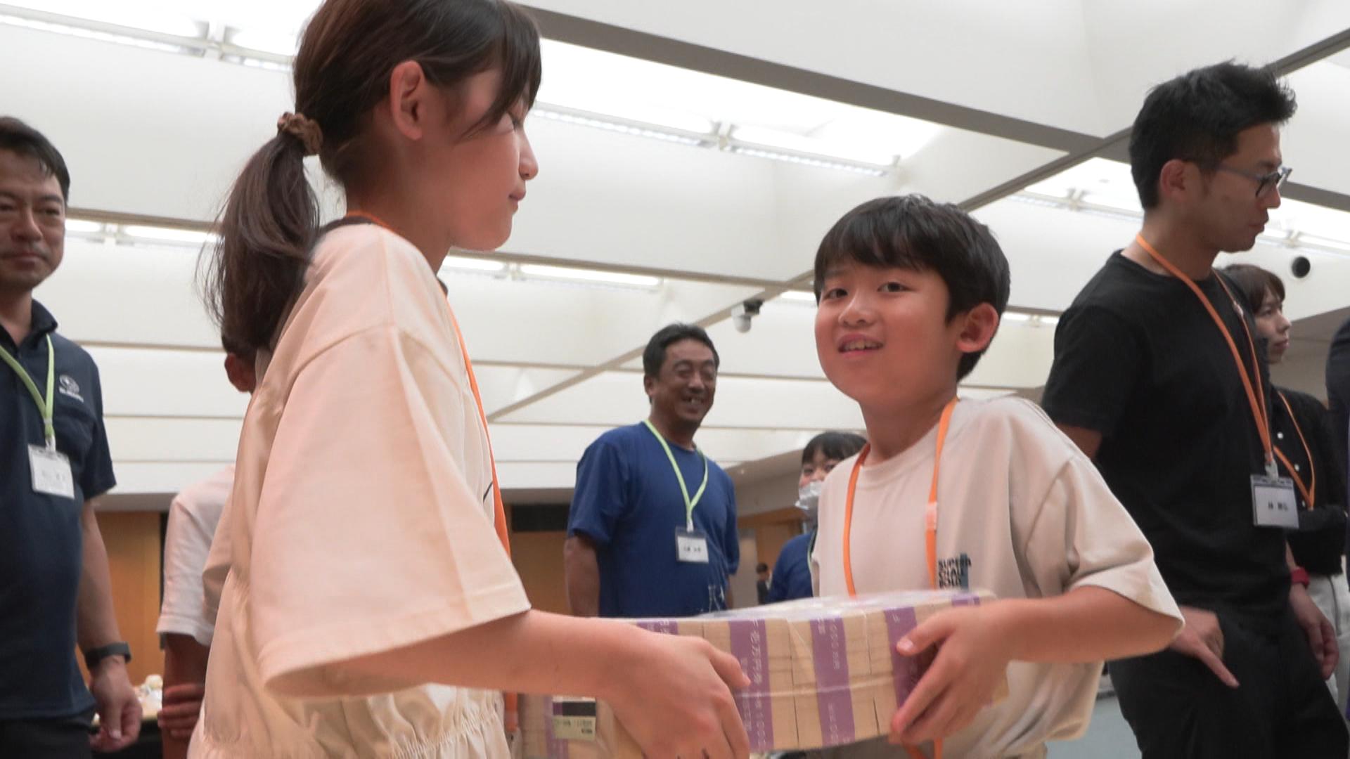 銀行の仕事に挑戦　親子で金融教育