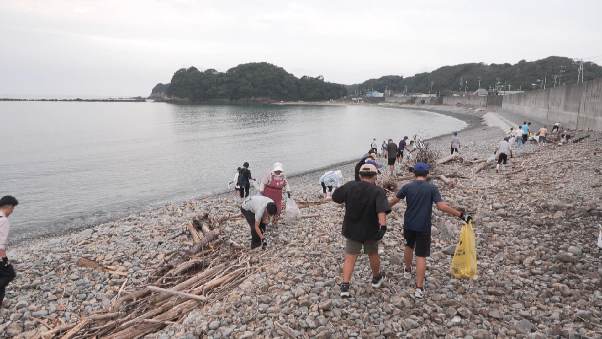 三重トヨペット初の海岸清掃　拾ったごみでアート作品制作へ
