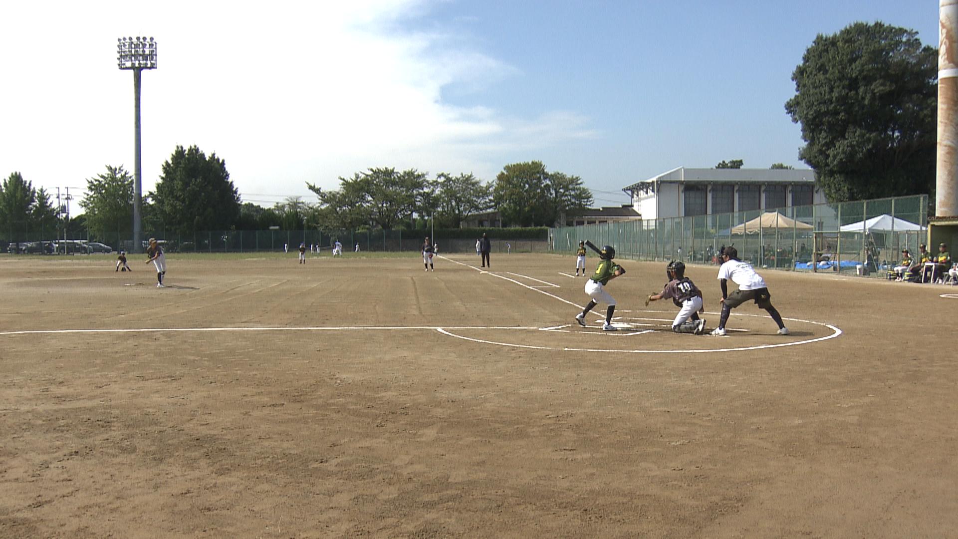 秋晴れの下で全力プレー　鈴鹿の学童野球大会開幕　