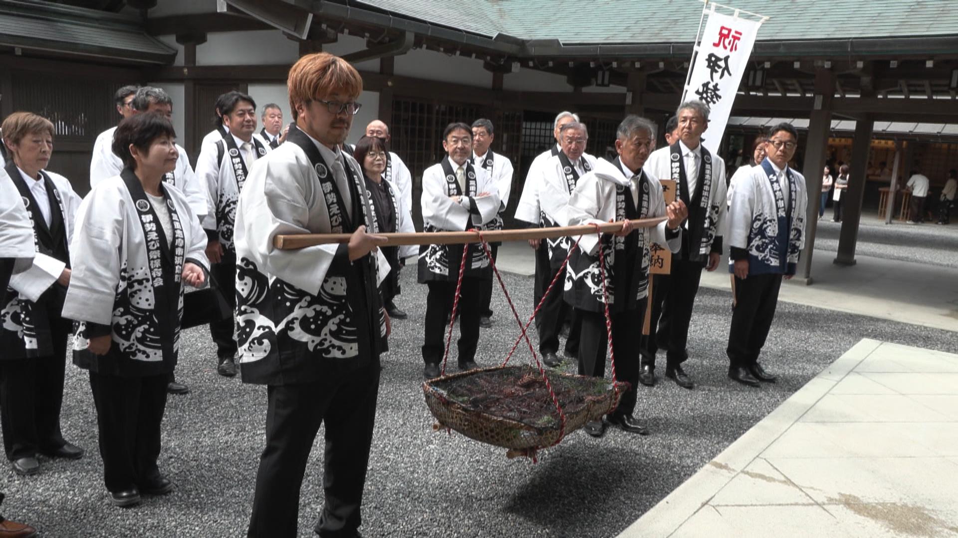 伊勢えび漁解禁　豊漁など願い伊勢神宮に100匹奉納　