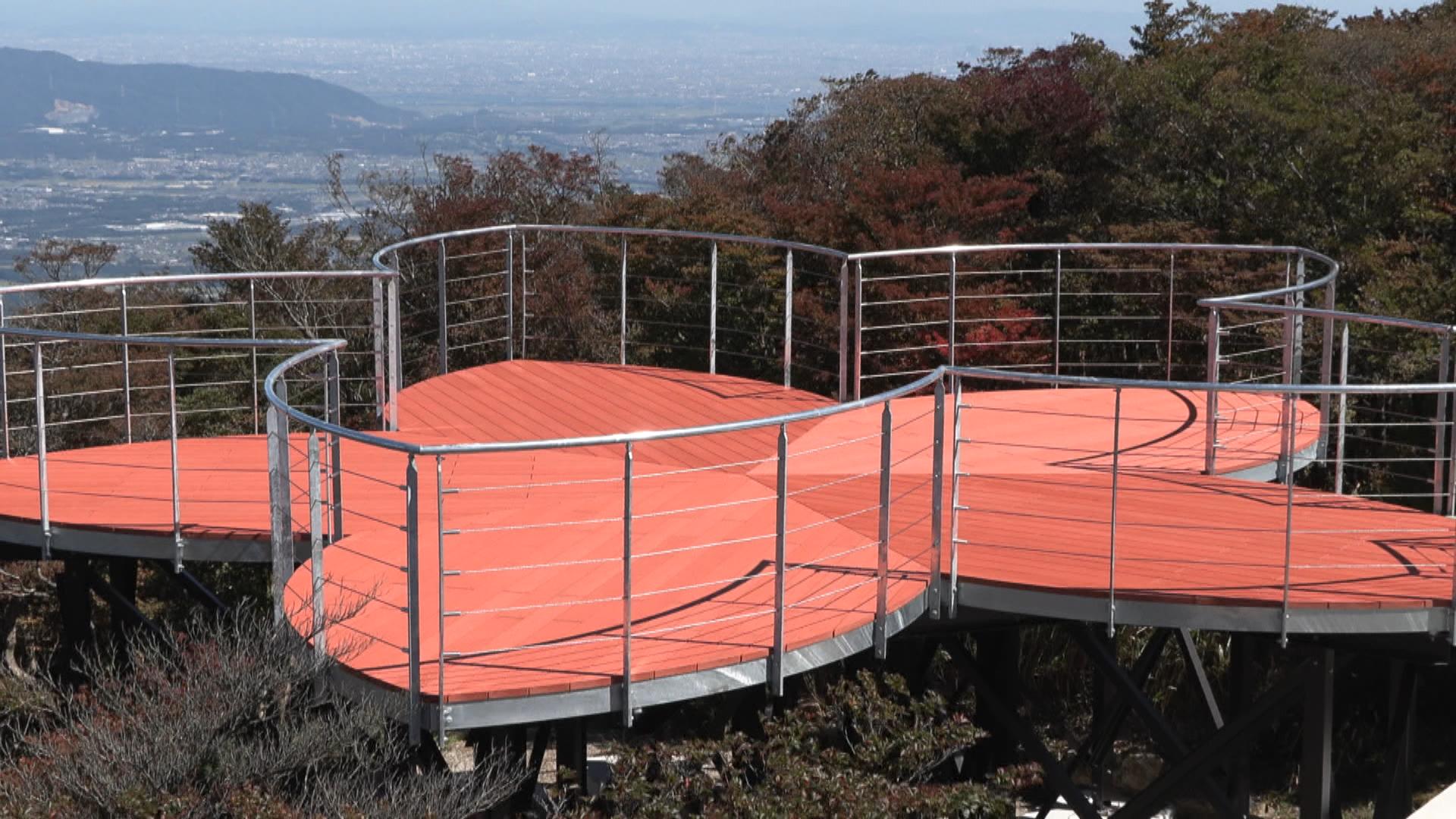 御在所岳に新展望テラス「FURURU」　10月10日オープン　鈴鹿山脈や琵琶湖などの絶景を一望
