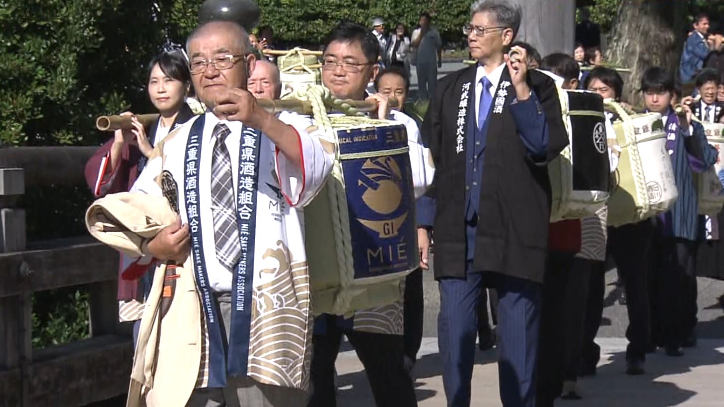 「日本酒の日」に伊勢神宮へ奉納　三重県内21酒蔵の関係者らが参列