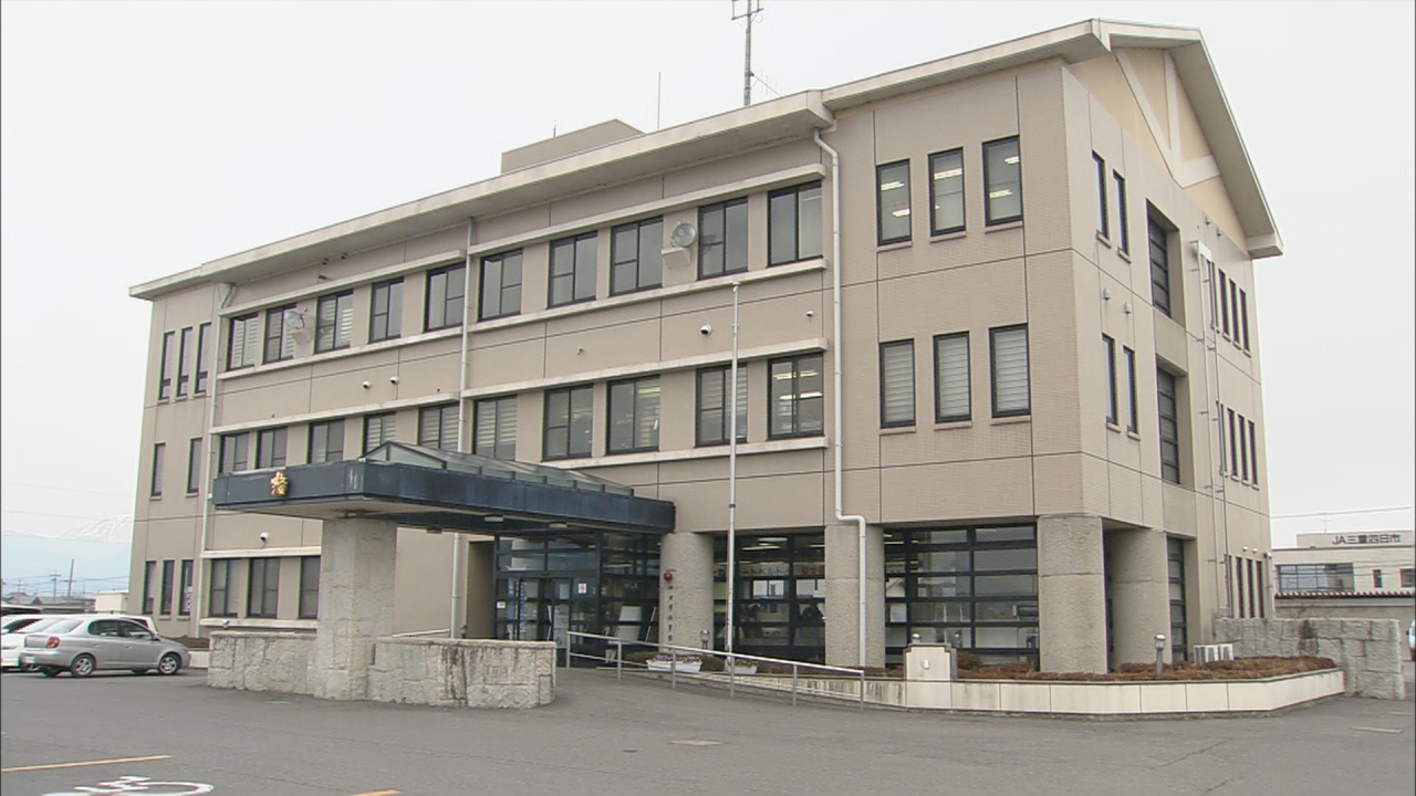 御在所岳で60代男性が滑落か　7合目付近の急斜面下で発見、搬送時は意識あり