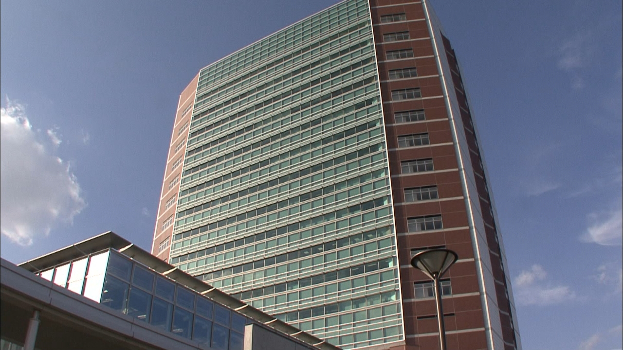 鈴鹿市職員2人を懲戒免職　1人は会費184万3000円を流用、もう1人は知人女性に卑猥な画像を送信し金銭を要求