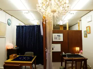 占いサロンLuna Tres Clova 南富山駅前店の店舗情報